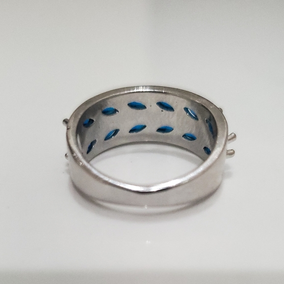 3.75 CTW Blue Sapphire Ring - Picture 5 of 6